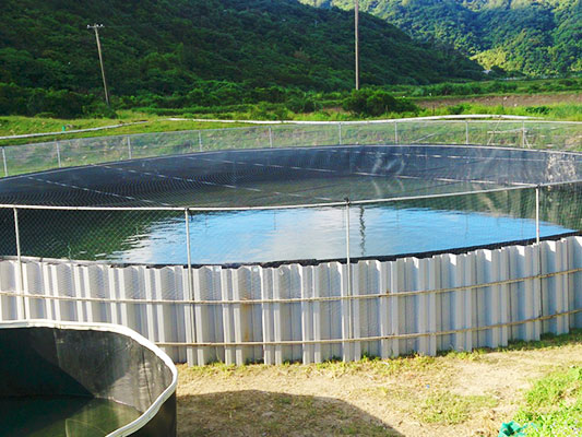 南亞塑鋼板樁可用於水池造景，包含:養殖魚池、景觀水池與高爾夫球場沙塘及水池。